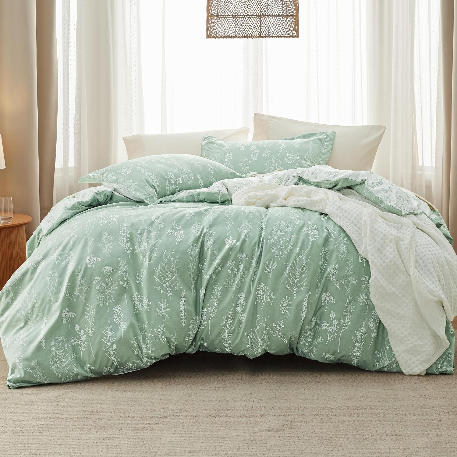 Bedsure Queen Comforter Set - Sage Green Bed Set, 3 Pieces Lightweight Summer Cute Floral Bedding, 1 Soft Reversible Botanical Flowers Comforter and 2 Pillow Shams