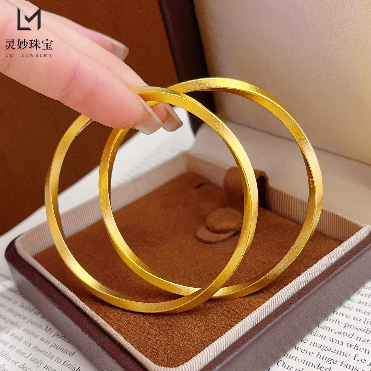 Solid Mobius Fixed Bangle Women's 24K Gold AU999 - Infinite Love Design, Solid Feel, Daily Elegance