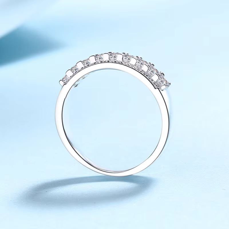 Skin Flattering Sugar Cube Row Light Luxury Ring For Women 1.89ct Moissanite PT950 Platinum | Bright luster, gentle and noble